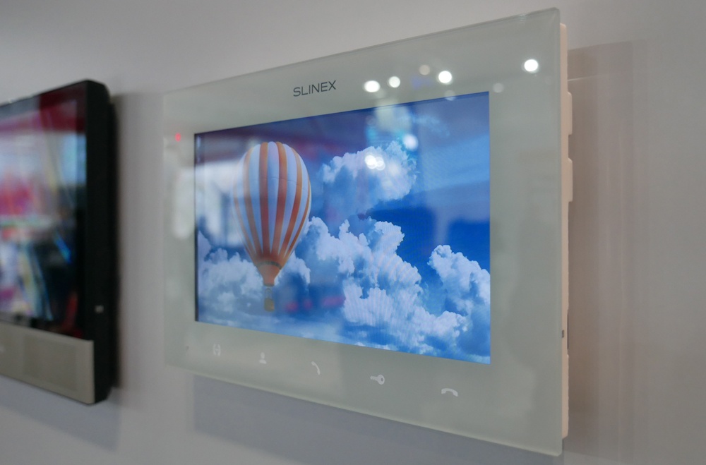 Full HD video intercom Slinex SQ-07MTHD with touch screen monitor, motion detection